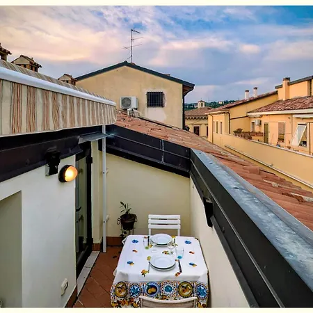 Апартаменты Casa Maffi Con Terrazzo E Box Auto In Centro Citta Верона