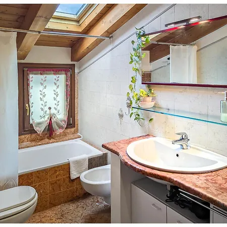 Casa Maffi Con Terrazzo E Box Auto In Centro Citta * Верона