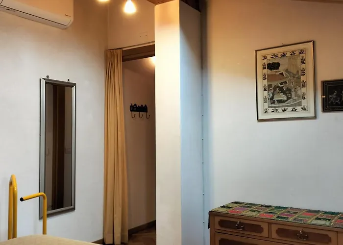 Casa Maffi con terrazzo e box auto in centro città *