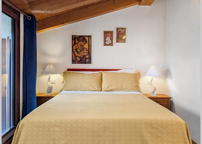 Casa Maffi con terrazzo e box auto in centro città *