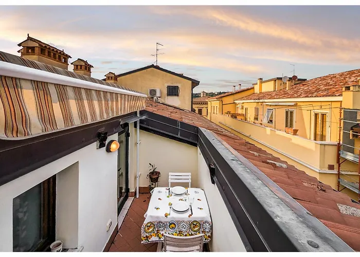 Casa Maffi con terrazzo e box auto in centro città * Vérone