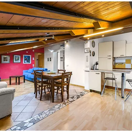 Casa Maffi Con Terrazzo E Box Auto In Centro Citta Verona