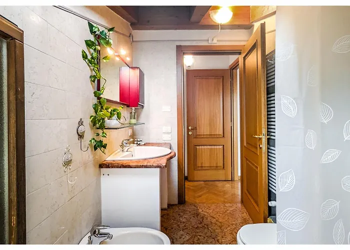 Lägenhet Casa Maffi Con Terrazzo E Box Auto In Centro Citta