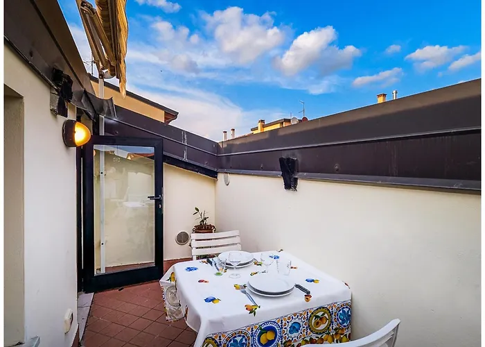 Casa Maffi Con Terrazzo E Box Auto In Centro Citta Lägenhet *